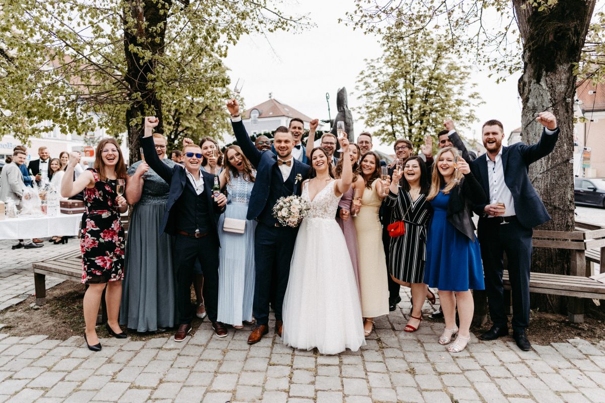 Handballer Hochzeit Brautpaar Jubel